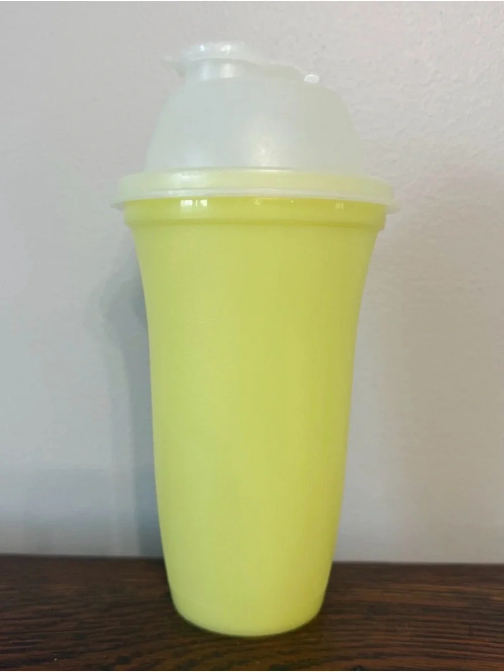 VTG Tupperware Quick Shake Mixer WITH Insert Yellow